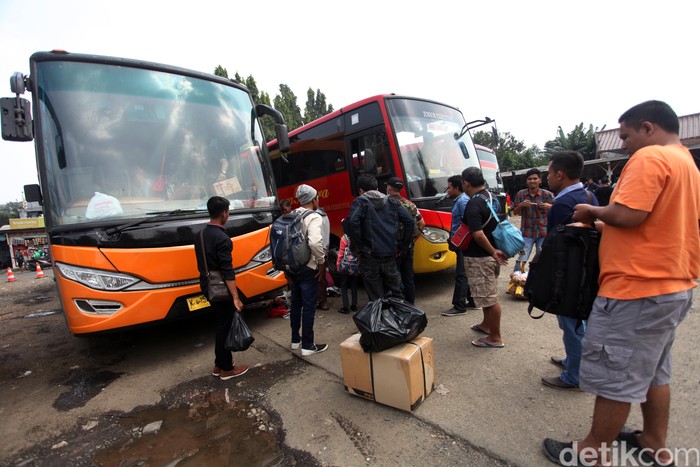 Array,Jangan Naik Bus Kayak Gini Buat Mudik!