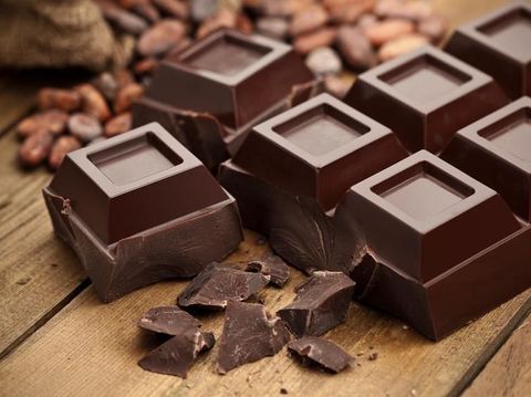10 Camilan untuk Diet yang Enak dan Sehat, Popcorn Disarankan Ahli Gizi!, 1. Popcorn, 2. Kacang-kacangan, 3. Dark Chocolate, 5. Anggur, 6. Alpukat, 8. Semangka, 9. Healthy Banana Split, 10. Irisan apel segar