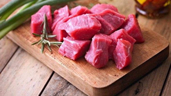 4 Cara Merebus Daging Sapi Agar Cepat Empuk, Tanpa Presto!, 1. Potong daging berlawanan arah, 2. Pakai air mendidih dan api kecil, 3. Gunakan teknik merebus 5-30-7, 4. Teknik merebus 17 menit