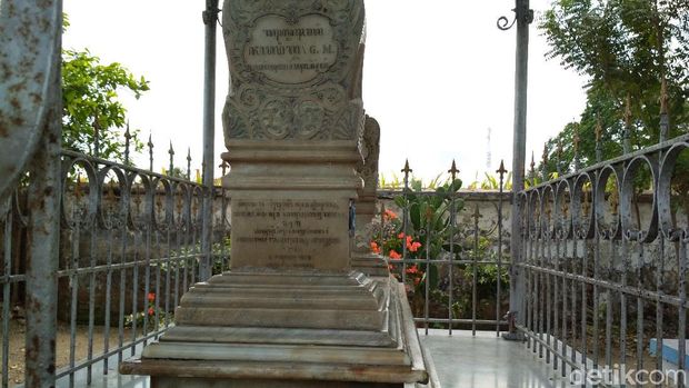 Makam Tak Biasa Pemilik Ajian Pancasona, 'Tergantung' di Atas Tanah, Legenda Eyang Digdo, Pemilik Ajian Pancasona, Fakta di Balik Makam Gantung Eyang Digdo, Aturan Tak Tertulis Untuk Pengunjung, Filosofi Ta Pitu