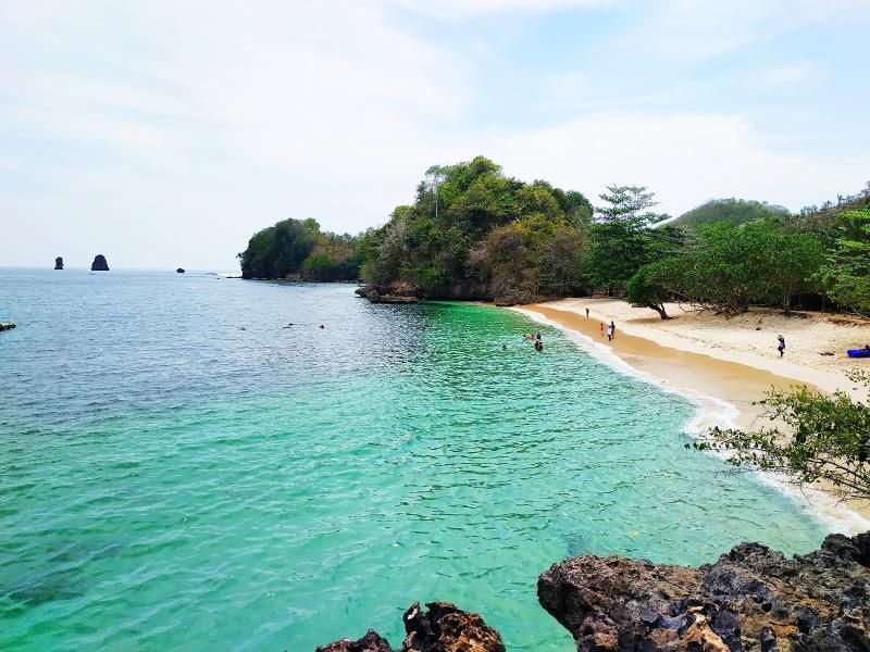14 Tempat Wisata Malang yang Seru dan Cocok untuk Keluarga, 1. Malang Dreamland, 2. Happy Durian, 3. Kampung Warna-warni Jodipan, 4. Malang Night Paradise, 5. Alun-alun Malang, 6. Taman Nasional Bromo Tengger Semeru, 7. Malang Skyland, 8. Pantai Ngliyep, 9. Pantai Balekambang, 10. Pantai Batu Bengkung, 11. Pantai Tiga Warna, 12. Pantai Teluk Asmara, 13. Hawai Waterpark, 14. Wisata Agro Wonosari