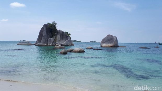Top 10+ Wisata Alam Terbaik di Indonesia, Tersebar dari Barat ke Timur, 1. Labuan Bajo, 2. Gunung Bromo, 3. Raja Ampat, 4. Kepulauan Derawan, 6. Candi Borobudur, 7. Kepulauan Gili, 8. Danau Toba, 9. Kepulauan Wakatobi, 10. Tanjung Kelayang