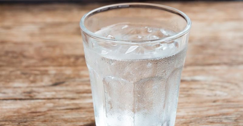 Hindari 5 Minuman Terburuk untuk Dikonsumsi Saat Perut Kosong di Pagi Hari, 1. Jus jeruk, 2. Kopi atau teh, 3. Minuman manis, 4. Minuman dingin