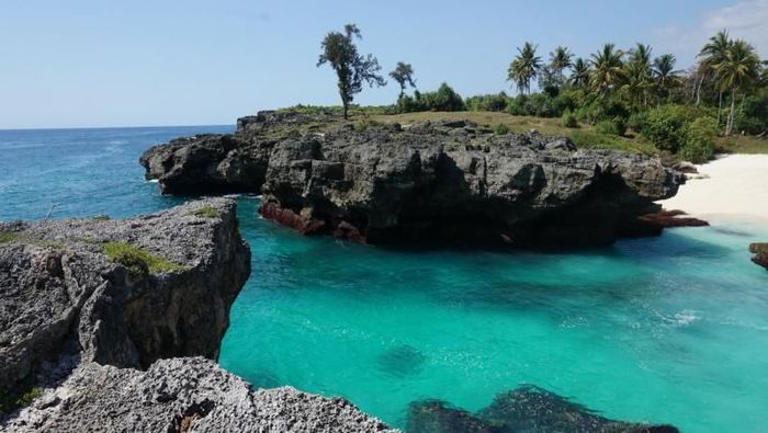 Array,Top 6+ Fakta Pantai Mandorak, NTT dan 11 Tips Hindari Pemalakan