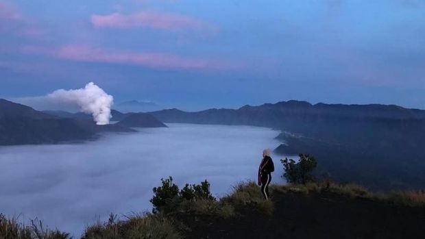 Top 6+ 'Negeri di Atas Awan' di Indonesia yang Menawan, 1. Bukit Panyangrayan, 2. Dataran Tinggi Dieng, 3. Puncak Lolai, 4. Puncak B29, 5. Puncak Citorek Gunung Luhur, 6. Puncak Wolobobo Bajawa Flores