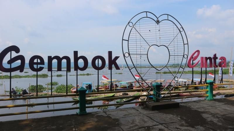 10 Destinasi Alam di Jawa Tengah yang Belum Ramai Turis, Pantai Menganti (Kebumen), Talaga Sunyi (Banyumas), Waduk Bade (Boyolali), Bukit Rangkok (Tegal), Curug Sebrangan (Banyumas), Curug Lawe dan Benowo (Semarang), Watu Ireng (Pekalongan), Bukit Cinta (Ambarawa), Telaga Bleder (Magelang), Curug Trocoh atau Curug Surodipo (Wonosobo)