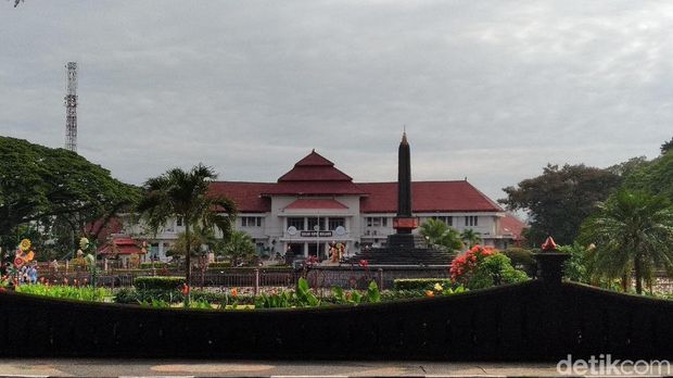 7 Wisata Sejarah di Malang, 1. Candi Singosari, 2. Candi Badut, 4. Museum Musik Indonesia (MMI), 5. Museum Mpu Purwa, 6. Kayutangan Heritage, 7. Balai Kota Malang