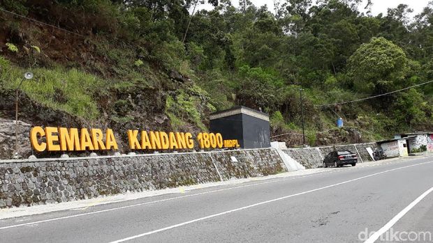 15 Objek Wisata Sekitar Tawangmangu, Menarik Dikunjungi di Tahun 2023, 1. Air Terjun Grojogan Sewu, 2. Taman Wisata Balekambang, 3. Bukit Sekipan, 4. Pasar Tawangmangu, 5. Bukit Mongkrang, 6. Air Terjun Pringgodani, 7. Rumah Atsiri, 8. Embun Lawu, 9. Sakura Hills, 10. Cemoro Kandang, 11. Telaga Sarangan, 12. Gunung Lawu, 13. D'lawu Bistro &amp; Mountain Cottage, 14. The Lawu Park, 15. Tawangmangu Wonder Park