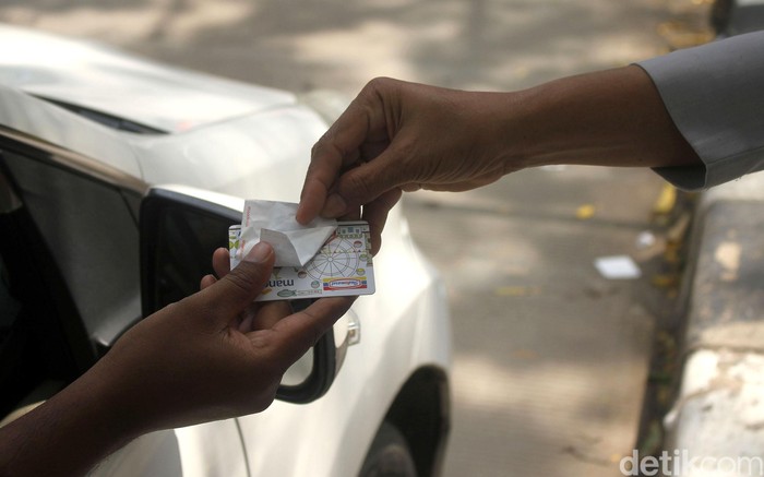 Array,Kata Pramono soal Rencana Kenaikan Tarif Parkir di Jakarta