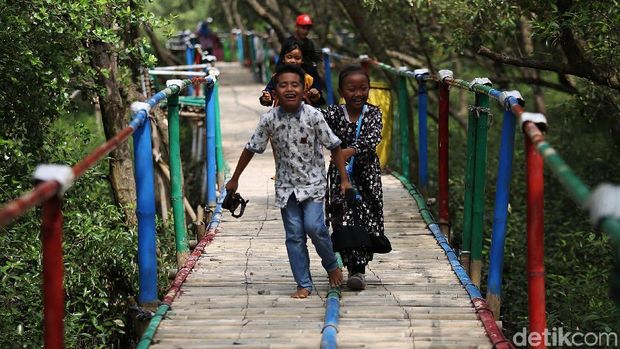 Array,5 Spot Sunrise Terindah Dekat Jakarta untuk Weekend Adventure