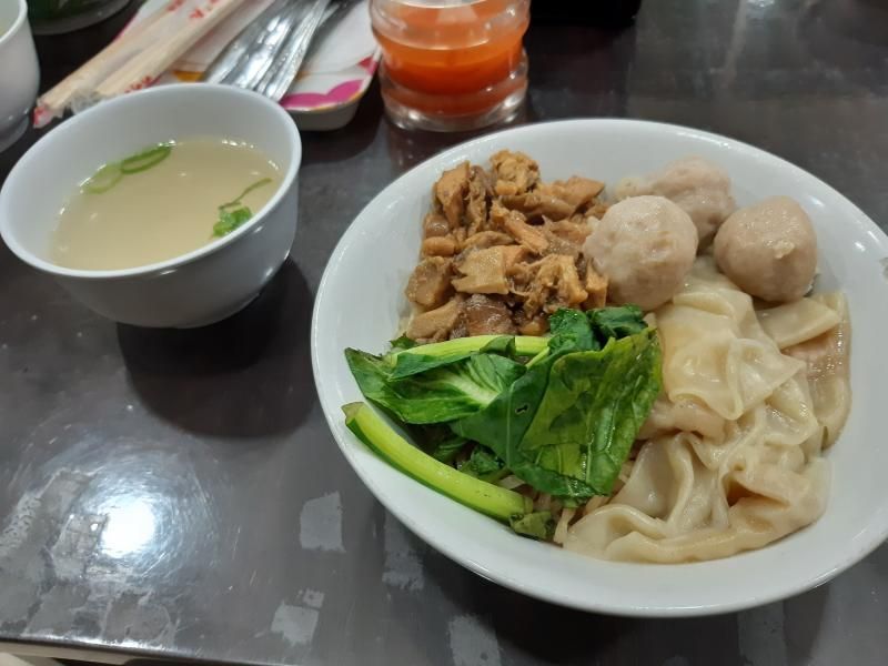 7 Mie Ayam Populer dan Legendaris di Jakarta yang Enaknya Juara, 1. Bakmi Boy, 2. Mie Ayam Jamur Masno, 3. Mie Ayam Gondangdia, 4. Bakmi Asui, 5. Mie Ayam Bangka Asan, 6. Mie Ayam Bakso Yunus, 7. Bakmi Doraemon