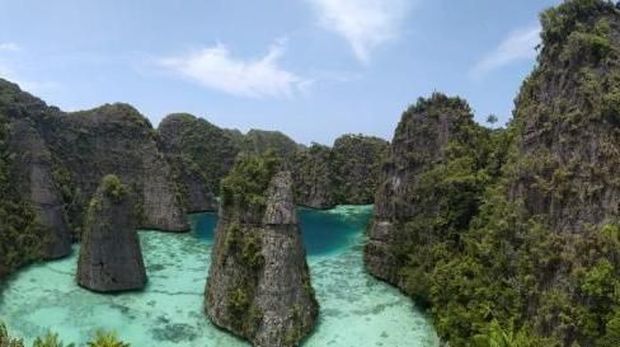 Pulau-pulau Terindah di RI, Wisata Alam yang Mesti Dikunjungi Saat Tahun Baru, 1. Bali, Pulau Dewata, 2. Pulau Lombok, 3. Pulau Flores, 4. Pulau Komodo, 5. Pulau Misool, 6. Pulau Belitung, 7. Pulau Halmahera