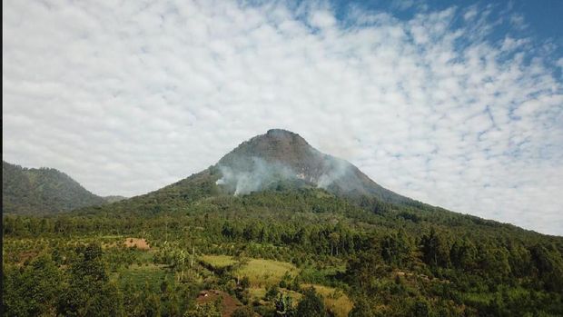 Array,12 Gunung untuk Pendaki Pemula di Jabar, Jateng, Jatim