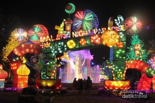 14 Tempat Wisata Malang yang Seru dan Cocok untuk Keluarga, 1. Malang Dreamland, 2. Happy Durian, 3. Kampung Warna-warni Jodipan, 4. Malang Night Paradise, 5. Alun-alun Malang, 6. Taman Nasional Bromo Tengger Semeru, 7. Malang Skyland, 8. Pantai Ngliyep, 9. Pantai Balekambang, 10. Pantai Batu Bengkung, 11. Pantai Tiga Warna, 12. Pantai Teluk Asmara, 13. Hawai Waterpark, 14. Wisata Agro Wonosari
