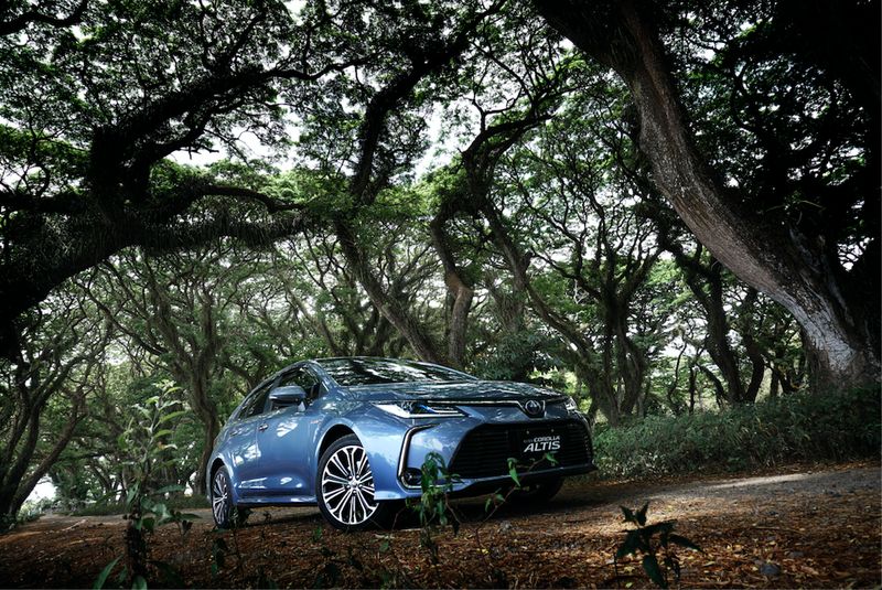 Daftar Harga Mobil Hybrid Toyota, Mulai dari Rp 400-an Juta, 1. Kijang Innova Zenix HEV, 2. Yaris Cross HEV, 3. Alphard HEV dan Vellfire HEV, 4. New Corolla Altis HEV GR Sport, 1. Corolla Altis, 2. Toyota Camry, 3. Toyota Yaris Cross, 4. Toyota New Vellfire dan New Alphard, 5. Toyota Innova Zenix