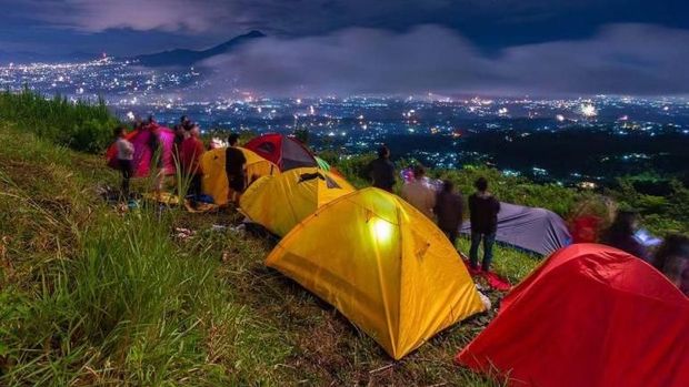 Array,5 Spot Sunrise Terindah Dekat Jakarta untuk Weekend Adventure
