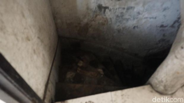 Array,Masuk ke Bunker Peninggalan Belanda di Stasiun Tanjung Priok