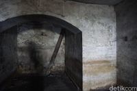 Array,Masuk ke Bunker Peninggalan Belanda di Stasiun Tanjung Priok