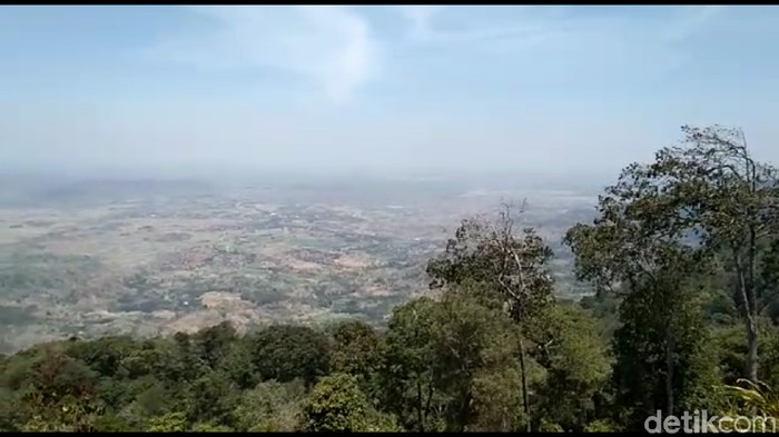 13 Wisata Kuningan untuk Healing, Destinasi Terbaik dan Instagramable, Taman Nasional Gunung Ciremai, Telaga Biru Cicerem, Kebun Raya Kuningan, Woodland, Curug Putri Palutungan, Objek Wisata Cibulan, Sangkan Resort Aqua Park, Museum Taman Purbakala Cipari, Gedung Perundingan Linggarjati, Waduk Darma Kuningan, Lembah Cilengkrang, Bukit Seribu Bintang, Lamping Kidang Kuningan