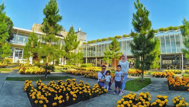 15 Objek Wisata Sekitar Tawangmangu, Menarik Dikunjungi di Tahun 2023, 1. Air Terjun Grojogan Sewu, 2. Taman Wisata Balekambang, 3. Bukit Sekipan, 4. Pasar Tawangmangu, 5. Bukit Mongkrang, 6. Air Terjun Pringgodani, 7. Rumah Atsiri, 8. Embun Lawu, 9. Sakura Hills, 10. Cemoro Kandang, 11. Telaga Sarangan, 12. Gunung Lawu, 13. D'lawu Bistro &amp; Mountain Cottage, 14. The Lawu Park, 15. Tawangmangu Wonder Park
