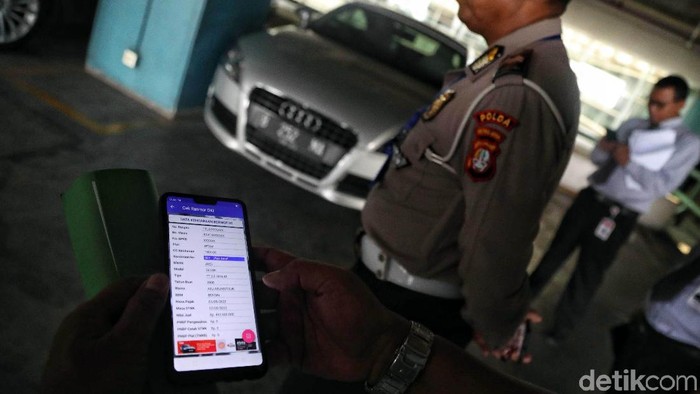 Array,Mobil-motor Nunggak Pajak Dipasangi Hang Tag, Harus Gimana?