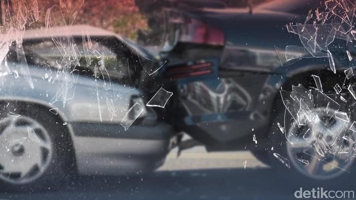 Array,Duh! Tabrakan Beruntun Gegara Ribut sama Pacar di Mobil