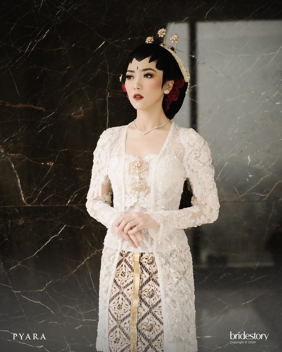 7 Inspirasi Baju Pengantin Adat Jawa dari Pernikahan Artis Indonesia, 1. Karina Nadila, 2. Vicky Shu, 3. Paula Verhoeven, 4. Isyana Sarasvati, 5. Canti Tachril, 6. Erina Gudono, 7. Andien