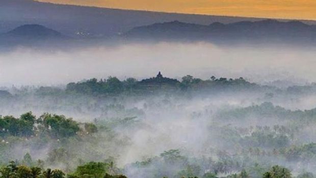Magelang Nggak Cuma Borobudur! Ini 9 Spot Wisata Estetik untuk Berburu Sunrise Eksotis, 1. Svargabumi Borobudur, 2. Museum dan Kampung Seni Borobudur, 3. Bukit Rhema (Gereja Ayam), 4. Wisata Getek Balong, 5. Punthuk Setumbu, 6. Taman Baca Melek Huruf, 7. Muntilan & "Kota M" Serial Gadis Kretek, 8. Dusun Butuh (Nepal van Java), 9. Gunung Andong