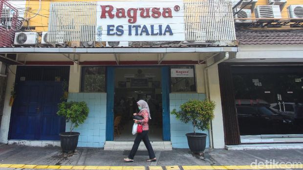 One Day Trip di Pasar Baru: Menyantap Ragusa Ice Cream hingga Bakmi Gang Kelinci, 1. Memulai Hari dengan Es Krim Legendaris Ragusa, 2. Menyusuri Kemegahan Masjid Istiqlal, 3. Menikmati Seni dan Kreativitas di Pos Bloc, 4. Berburu Barang Unik di Pasar Baru, 5. Menutup Hari dengan Bakmi Gang Kelinci