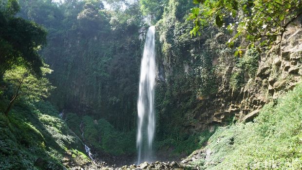 15 Wisata Tawangmangu, dari Wisata Alam hingga Kuliner Rekomendasi Liburan!, 1. Air Terjun Pringgodani, 2. Rumah Atsiri, 3. Bukit Mongkrang, 4. Pasar Tawangmangu, 5. Bukit Sekipan, 6. Air Terjun Grojogan Sewu, 7. Embun Lawu, 8. Cemoro Kandang, 9. Telaga Sarangan, 10. Gunung Lawu, 11. The Lawu Park, 12. Waroeng Hanif Cemoro Kandang, 13. Legender, 14. Restoran Ika-Iki, 15. Sate Lawu