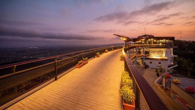 Top 10+ Wisata Sekitar Candi Prambanan, Cocok Buat Anak dan Keluarga, 1. Sendratari Ramayana, 2. Candi Ratu Boko, 3. Candi Sewu, 4. Tebing Breksi, 5. Kids Fun Park, 6. Waterboom Jogja, 7. Obelix Hills, 8. HeHa Skyview, 9. Bukit Bintang, 10. Gembira Loka Zoo