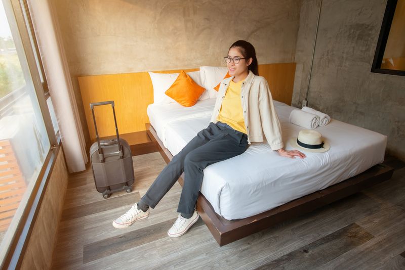 5 Tempat untuk Self Retreat, Bisa Sendirian, Murah, Dekat Jakarta, 1. Hutan dan Taman Kota, 2. Gunung, 3. Curug, 4. Pantai, 5. Staycation