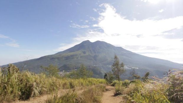 15 Wisata Tawangmangu, dari Wisata Alam hingga Kuliner Rekomendasi Liburan!, 1. Air Terjun Pringgodani, 2. Rumah Atsiri, 3. Bukit Mongkrang, 4. Pasar Tawangmangu, 5. Bukit Sekipan, 6. Air Terjun Grojogan Sewu, 7. Embun Lawu, 8. Cemoro Kandang, 9. Telaga Sarangan, 10. Gunung Lawu, 11. The Lawu Park, 12. Waroeng Hanif Cemoro Kandang, 13. Legender, 14. Restoran Ika-Iki, 15. Sate Lawu