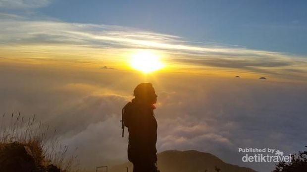 Rekomendasi Wisata Populer di Purwokerto nan Sejuk, 1. Baturraden, 2. Telaga Sunyi, 3. Gunung Slamet, 4. The Village Purwokerto, 5. Pancuran Tujuh