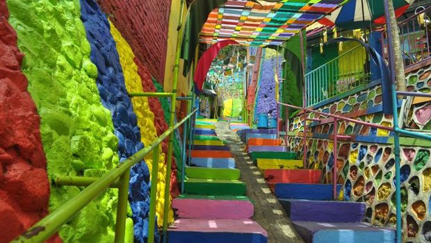 7 Fakta Kampung Warna-Warni Jodipan yang Sampai Bikin Turis Asing Terkesan, 1. Praktikum Mahasiswa UMM, 2. Menghabiskan Cat 2 Ton, 3. Diresmikan Wali Kota Malang, 4. Lokasi dan Rute, 5. Harga Tiket, 6. Fasilitas buat Wisatawan, 7. Daya Tarik