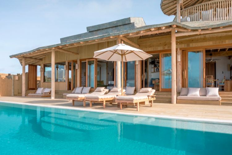 10 Hotel Terbaik Dunia 2025 Ada Resor Mewah di NTT, Indonesia, 1. Hotel Capella Bangkok, Thailand, 2. Hotel Passalacqua, Italia, 3. Hotel Rosewood Hong Kong, Hong Kong, 4. Hotel Cheval Blanc, Paris, 5. The Upper House, Hong Kong, 6. Raffles Singapore, Singapura, 7. Aman Tokyo, Jepang, 8. Soneva Fushi, Maladewa, 9. Atlantis The Royal, Dubai, 10. Nihi Sumba, Indonesia