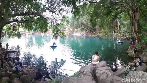 Top 5+ Wisata Kuningan Buat Rilekskan Pikiran, Apa Saja?, 1. Wisata Alam Cipaniis, 2. Gunung Ciremai, 3. Talaga Biru Cicerem, 4. Kebun Raya Kuningan, 5. Taman Bunga Celosia, 3. Talaga Biru Cicerem, 4. Kebun Raya Kuningan, 5. Taman Bunga Celosia