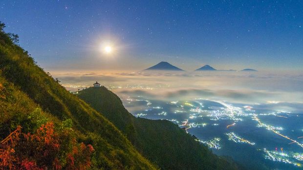 5 Gunung Terindah di Jawa Tengah untuk Liburan di Akhir Pekan, 1. Gunung Prau, 2. Gunung Merbabu, 3. Gunung Sindoro, 4. Gunung Andong, 5. Gunung Sumbing