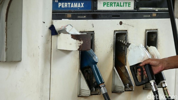 Array,Heboh Mobil 1.400 cc ke Atas Bakal Dilarang Isi Pertalite, Ternyata Hoax!