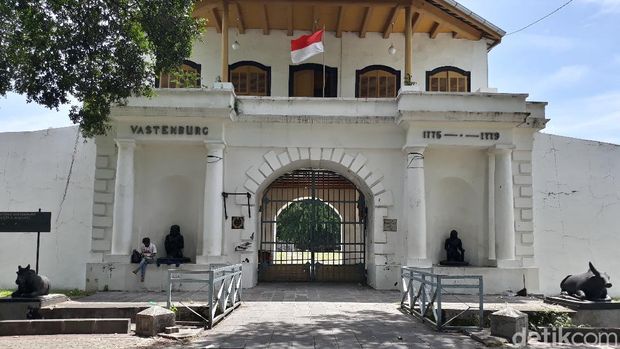 10 Wisata di Solo yang Ramah Anak, Ada Taman-Museum, 1. Taman Balekambang Solo, 2. Museum Radya Pustaka, 3. Taman Sriwedari, 4. Solo Safari, 5. Alun-alun Kidul Surakarta, 6. Taman Cerdas Soekarno-Hatta Jebres, 7. Benteng Vastenburg, 8. Taman Bendungan Tirtonadi, 9. Ngarsopuro Night Market, 10. Taman Sunan Jogo Kali