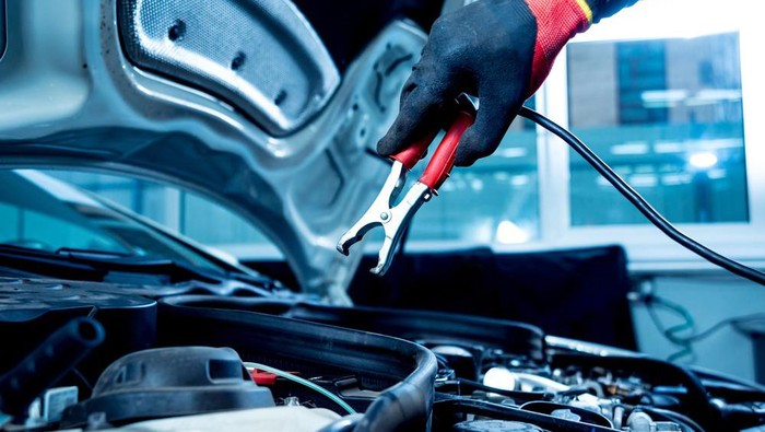Array,Jangan Tunggu Aki Soak! Ini Waktu Panaskan Mobil yang Jarang Dipakai