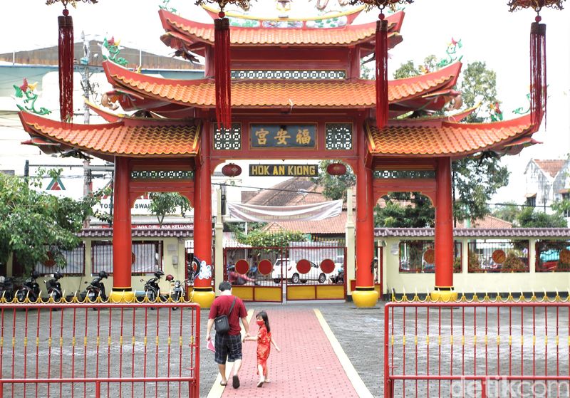 7 Wisata Populer di Muntilan Magelang, Tempat Syuting Gadis Kretek, 1. Pasar Kayu Muntilan, 2. Candi Ngawen, 3. Klenteng Hok An Kiong, 4. Museum Misi Muntilan, 5. Makam Gunungpring, 6. Taman Seribu Cinta, 7. Javanica Park