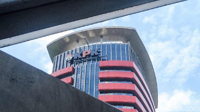 Array,Isi Garasi Kasi Datun yang Kabur Tabrak Petugas saat OTT KPK