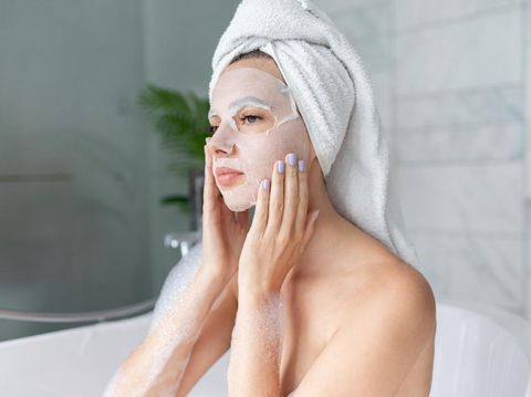 Self-Care Day di Long Weekend: 10 Rutinitas yang Bikin Mager Jadi Produktif, 2. Yoga dan Peregangan Ringan, 3. Perawatan Diri, 5. Jalan Santai, 6. Latih Kaki di Pagi Hari, 7. Movie Marathon, 9. Bereskan Sudut Rumah yang Paling Berantakan, 10. Belajar Hal Baru