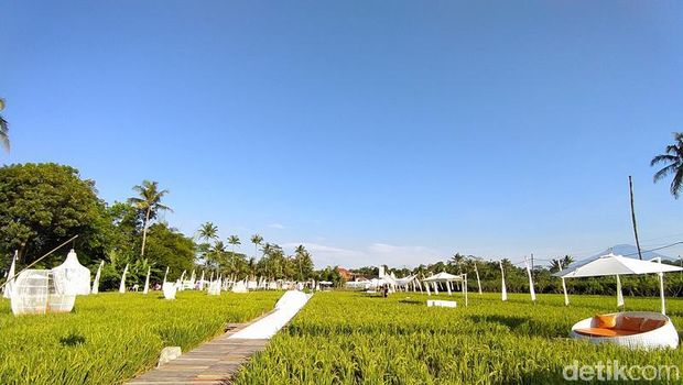 Magelang Nggak Cuma Borobudur! Ini 9 Spot Wisata Estetik untuk Berburu Sunrise Eksotis, 1. Svargabumi Borobudur, 2. Museum dan Kampung Seni Borobudur, 3. Bukit Rhema (Gereja Ayam), 4. Wisata Getek Balong, 5. Punthuk Setumbu, 6. Taman Baca Melek Huruf, 7. Muntilan & "Kota M" Serial Gadis Kretek, 8. Dusun Butuh (Nepal van Java), 9. Gunung Andong
