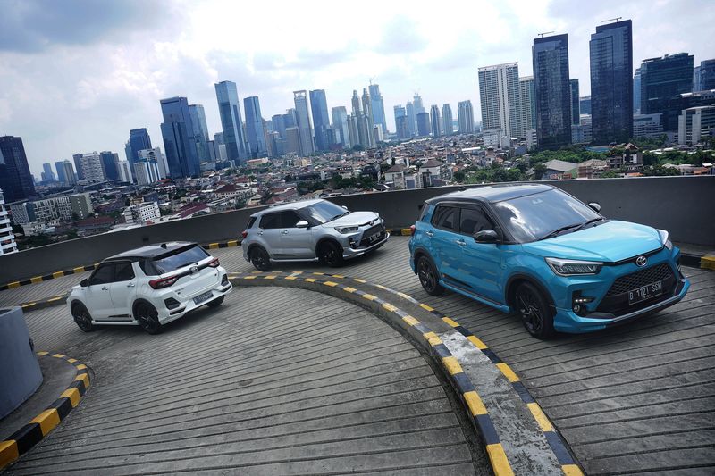 Mana yang Lebih 'Aman': Suzuki Fronx vs Raize-Rocky dan Honda WR-V?, Suzuki Fronx: Paket Safety Support Paling Lengkap, Toyota Raize dan Daihatsu Rocky: Safety Sense yang Terbukti Andal, Honda WR-V: Aman dan Praktis dengan Sentuhan Honda Sensing, Kesimpulan: Semuanya Aman, Tapi...