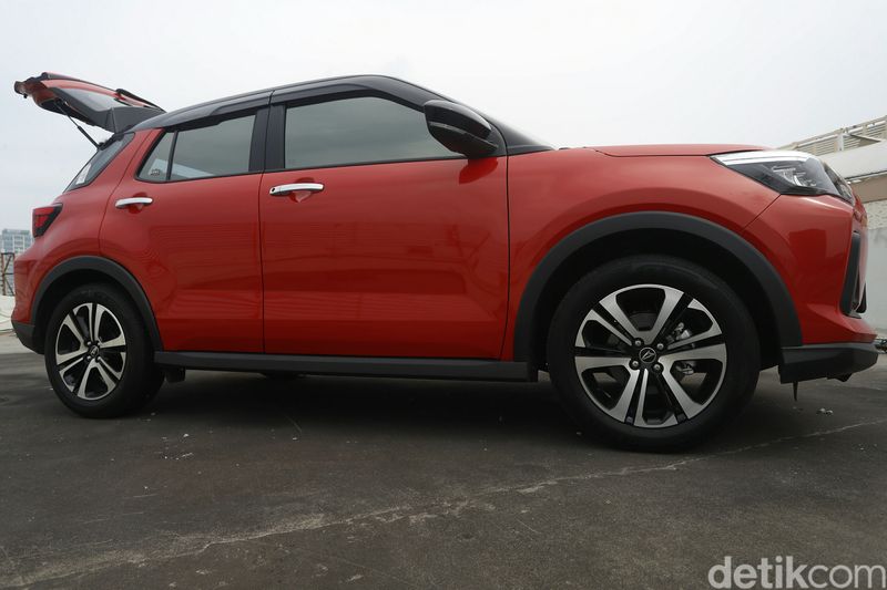 Mana yang Lebih 'Aman': Suzuki Fronx vs Raize-Rocky dan Honda WR-V?, Suzuki Fronx: Paket Safety Support Paling Lengkap, Toyota Raize dan Daihatsu Rocky: Safety Sense yang Terbukti Andal, Honda WR-V: Aman dan Praktis dengan Sentuhan Honda Sensing, Kesimpulan: Semuanya Aman, Tapi...