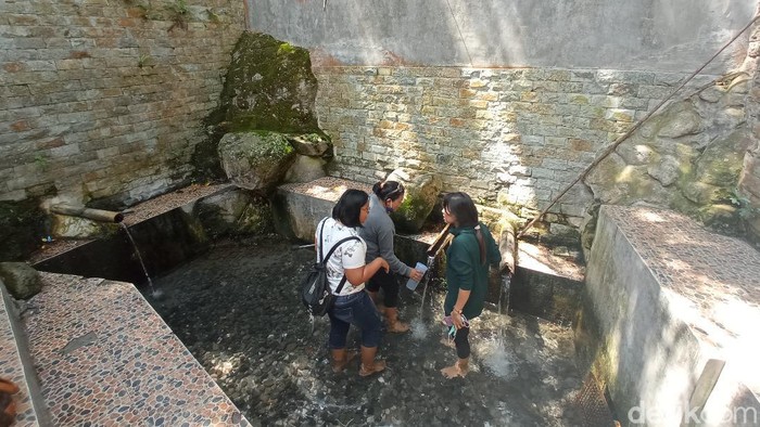 Wisata Aek Sipitu Dai, Pesona Air 7 Rasa Pusuk Buhit Tempat Mandi Raja, 1. Punya 7 rasa, 2. Tiap mata air punya nama dan khasiat, 3. Air boleh dibawa pulang, 4. Boleh ziarah atau sekadar wisata, 5. Posisi 7 mata air, 6. Aturan selama di Aek Sipitu Dai