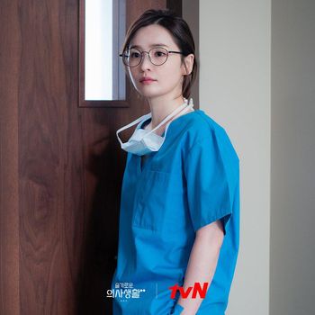 Array,8 Fakta Jeon Mi Do, Dokter di Hospital Playlist, Jadi Wartawan di Connection