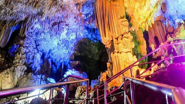 5 Destinasi Wisata Alam Pilihan buat Dikunjungi Setelah PPKM, 1. Terasering Panyaweuyan, Argapura, Majalengka, 2. Danau Kaolin, Belitung, Bangka Belitung, 3. Brown Canyon, Tembalang, Semarang, 4. Air Terjun Lepo Dlingo, Bantul, Yogyakarta, 5. Gua Gong, Pacitan, Jawa Timur, 4. Air Terjun Lepo Dlingo, Bantul, Yogyakarta, 5. Gua Gong, Pacitan, Jawa Timur